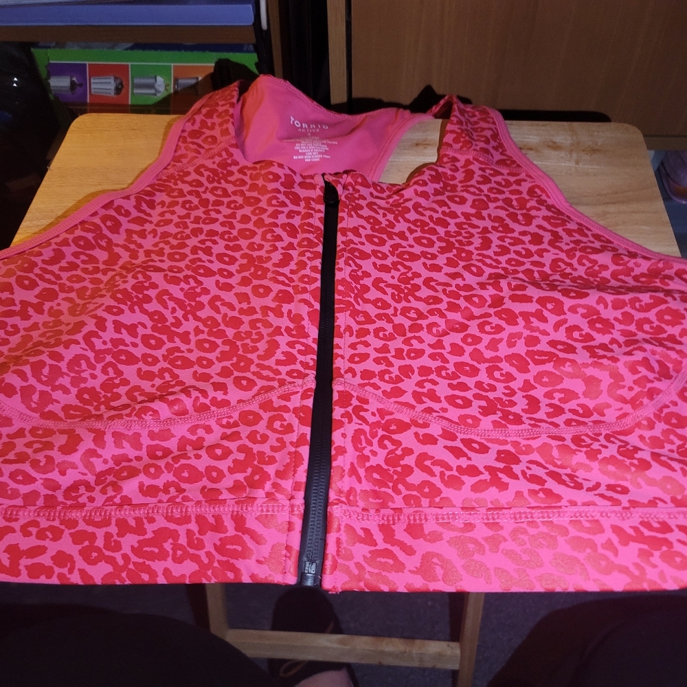 Torrid hot pink cheetah sports bra